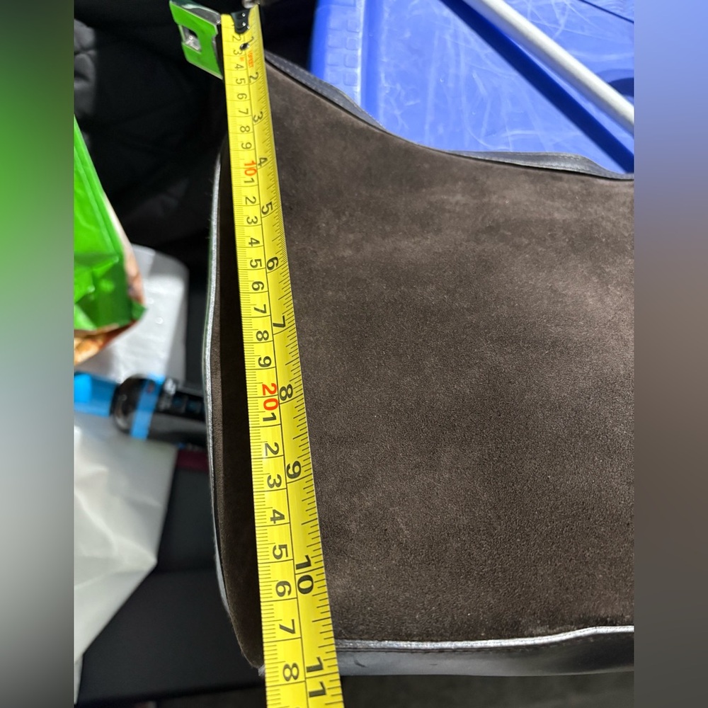 Vintage Gucci Brown Hobo Bag with Luxurious Suede Texture ( READ) - Picture 11 of 13